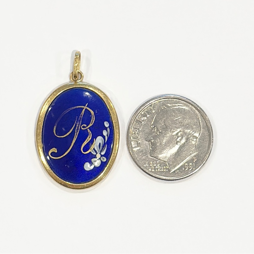 Vintage 18K R Monogram Pendant, Antique Dark Blue Enamel, Gold Floral - Picture 16 of 17